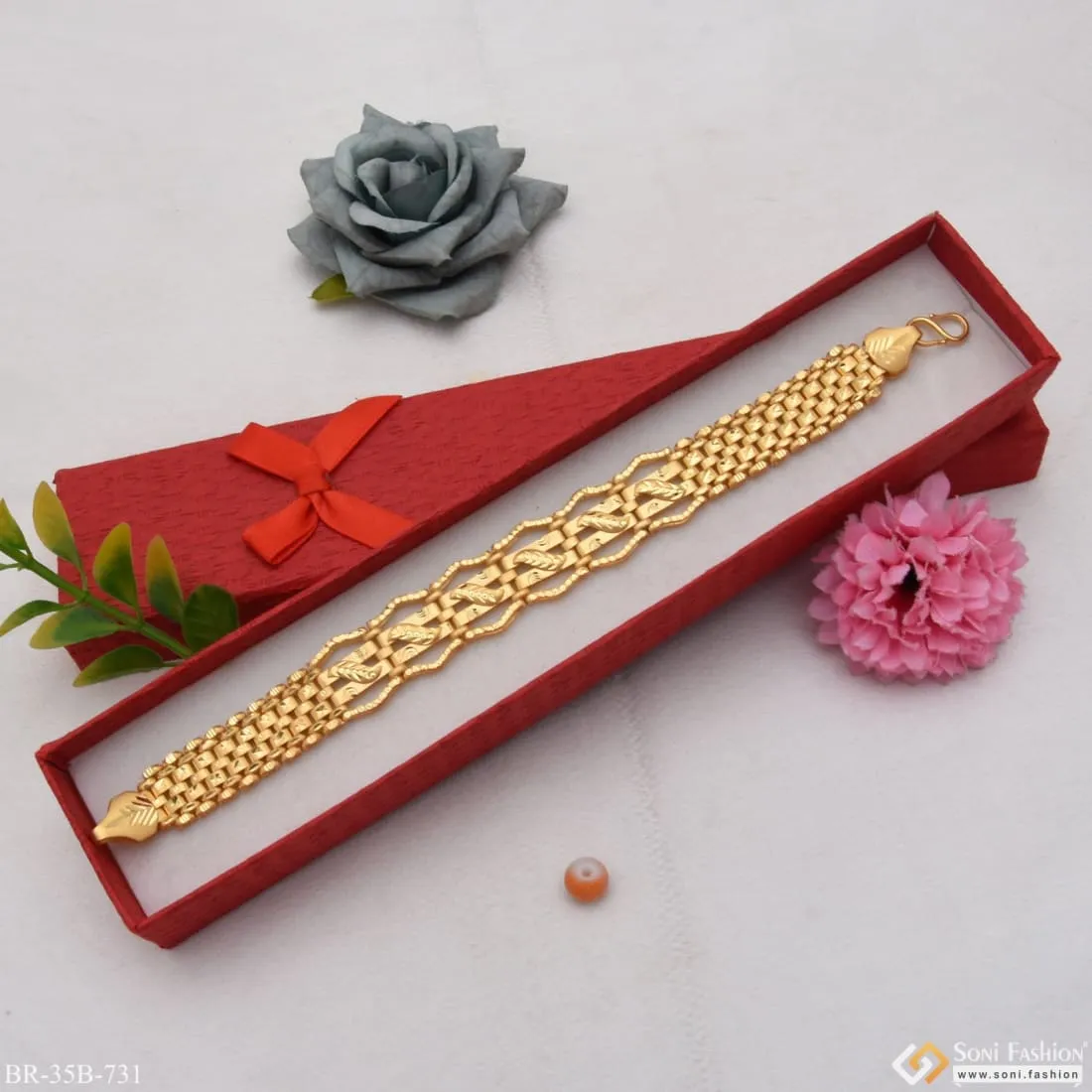 1 Gram Gold - Leaf Finely Detailed Design Gold Plated Bracelet for Men - Style B731