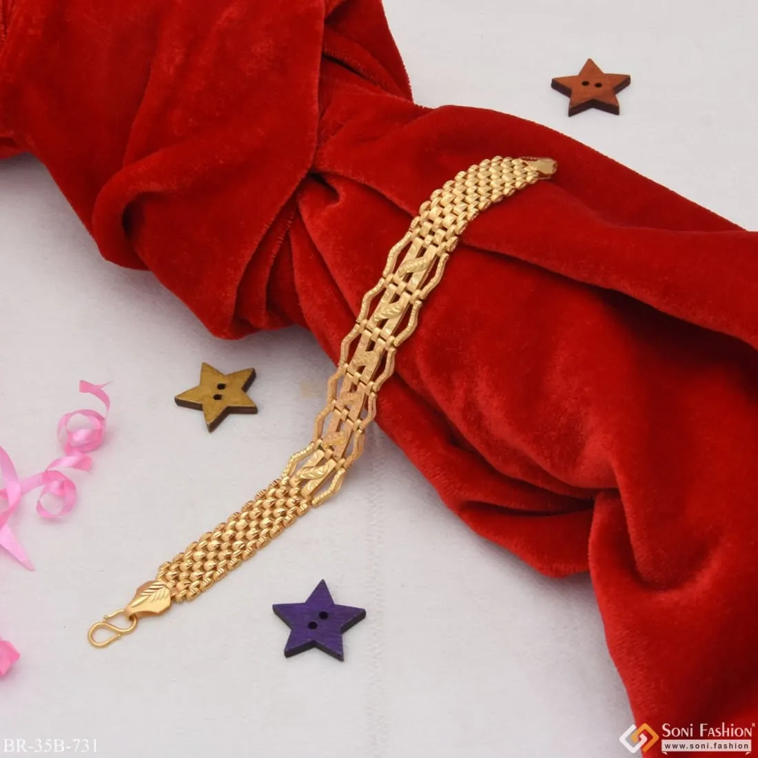 1 Gram Gold - Leaf Finely Detailed Design Gold Plated Bracelet for Men - Style B731