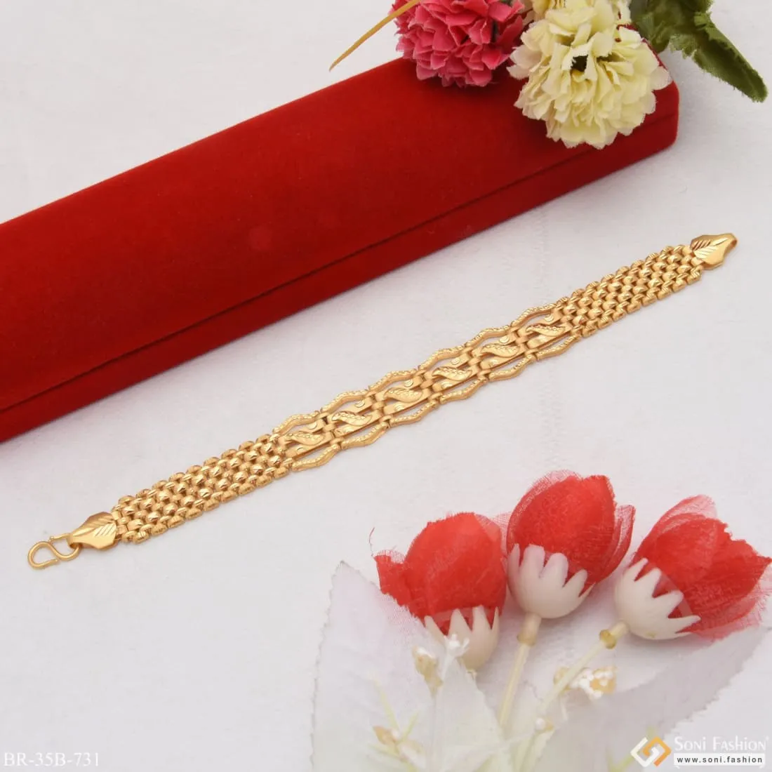1 Gram Gold - Leaf Finely Detailed Design Gold Plated Bracelet for Men - Style B731