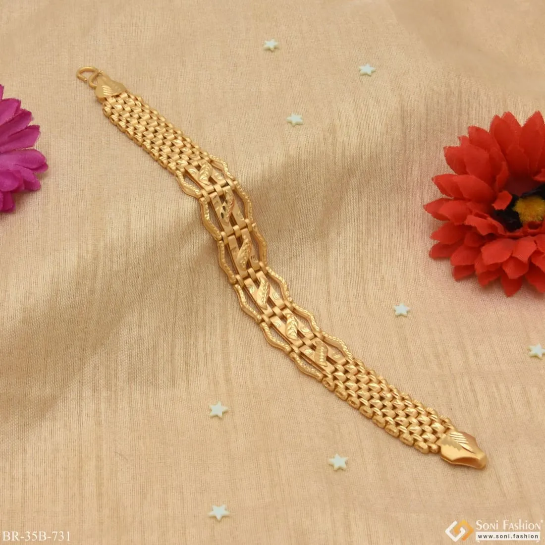 1 Gram Gold - Leaf Finely Detailed Design Gold Plated Bracelet for Men - Style B731