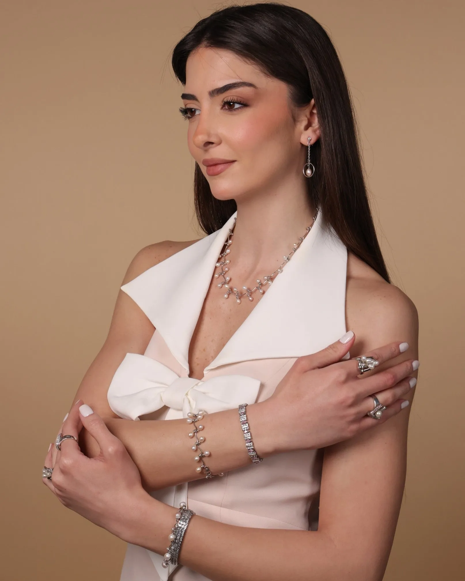 Elegant Pearl Bloom Necklace