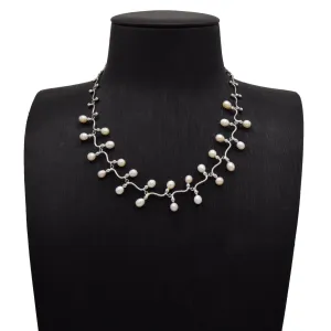 Elegant Pearl Bloom Necklace