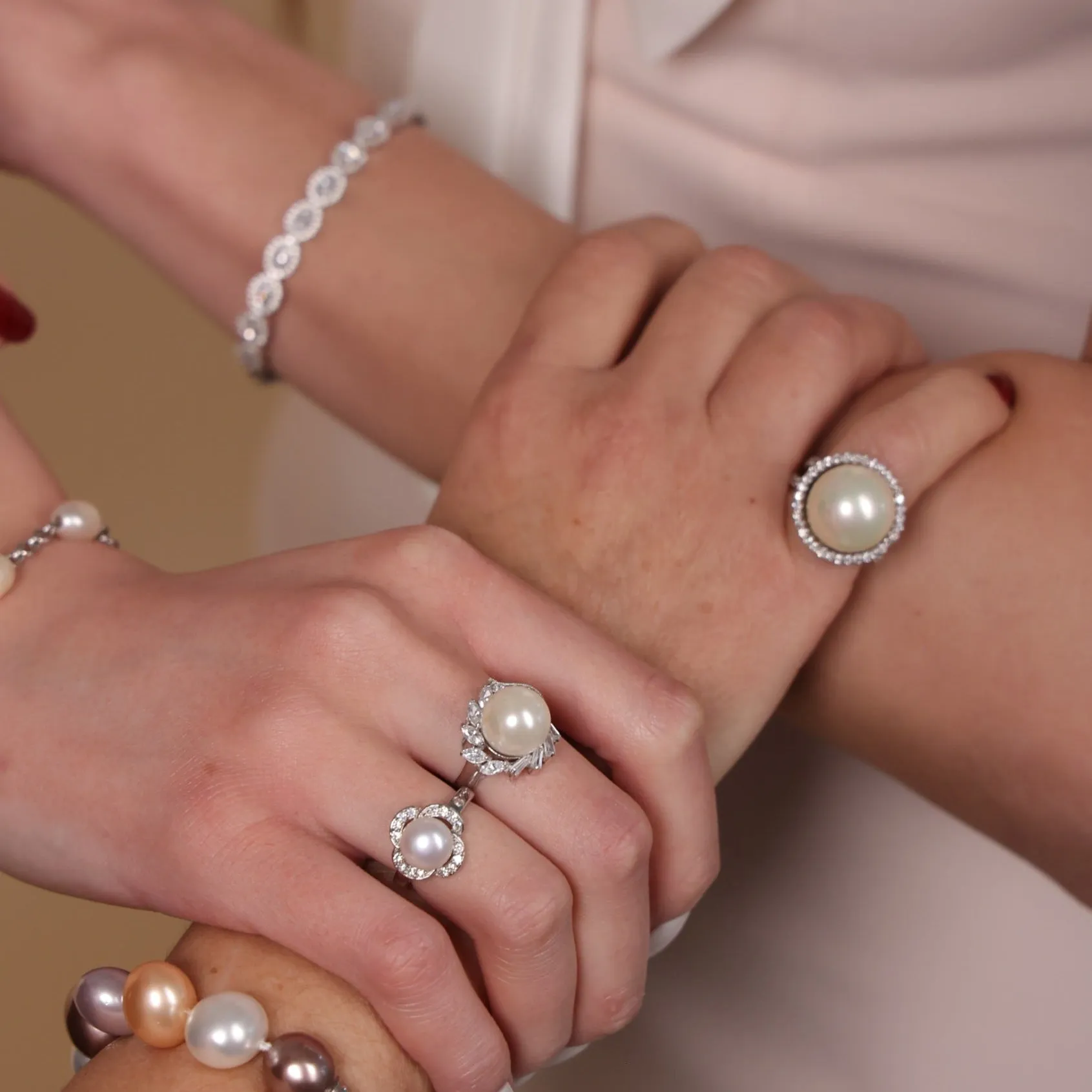 Elegant Pearl Embrace Ring