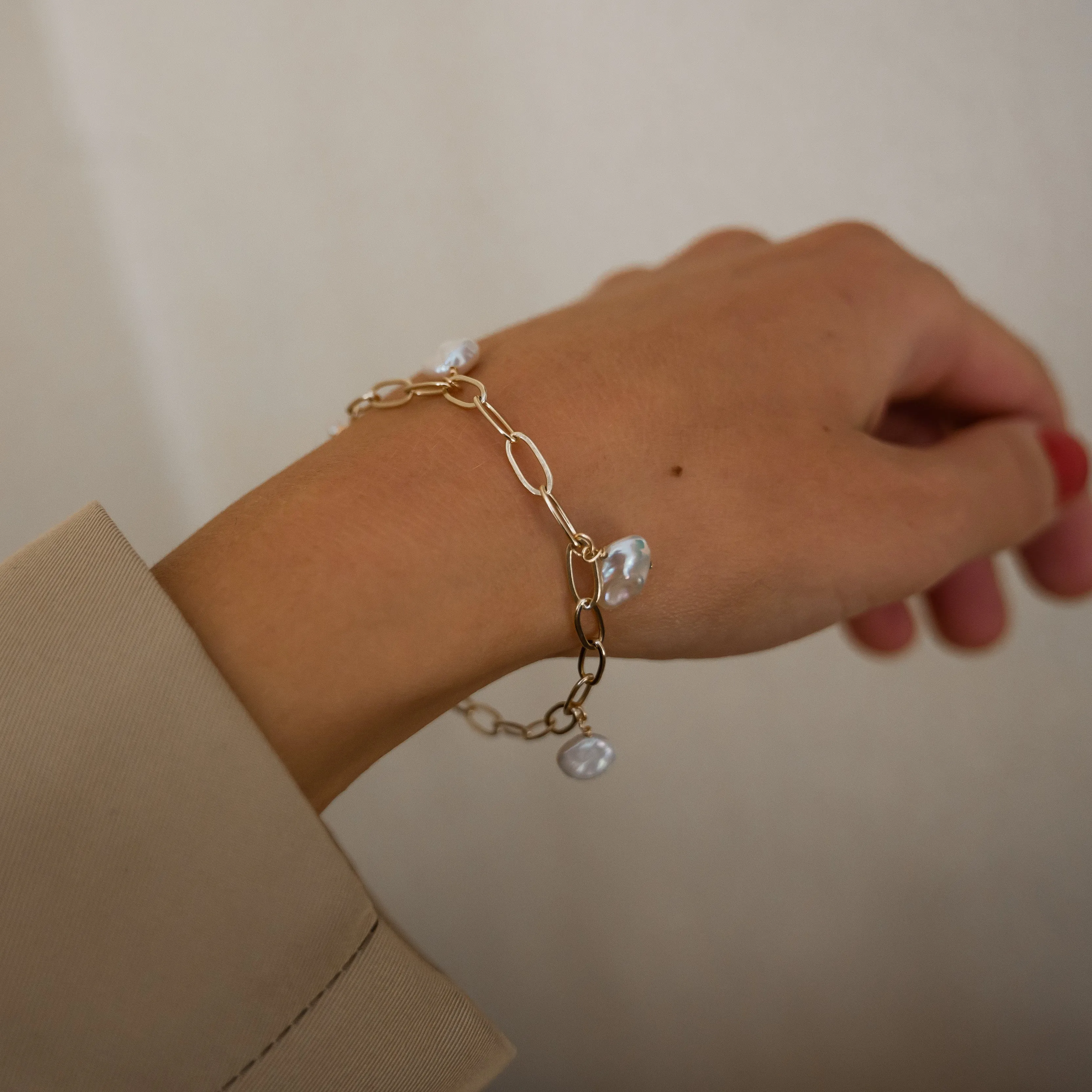 SELINE Keshi Pearl Charm Bracelet
