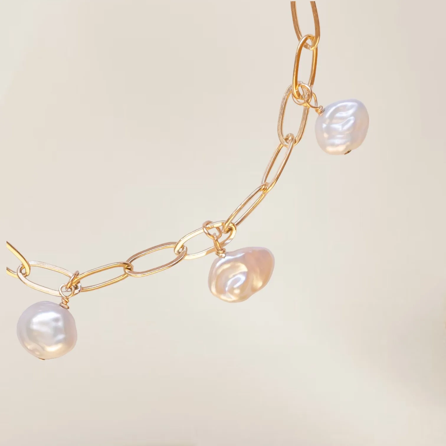 SELINE Keshi Pearl Charm Bracelet