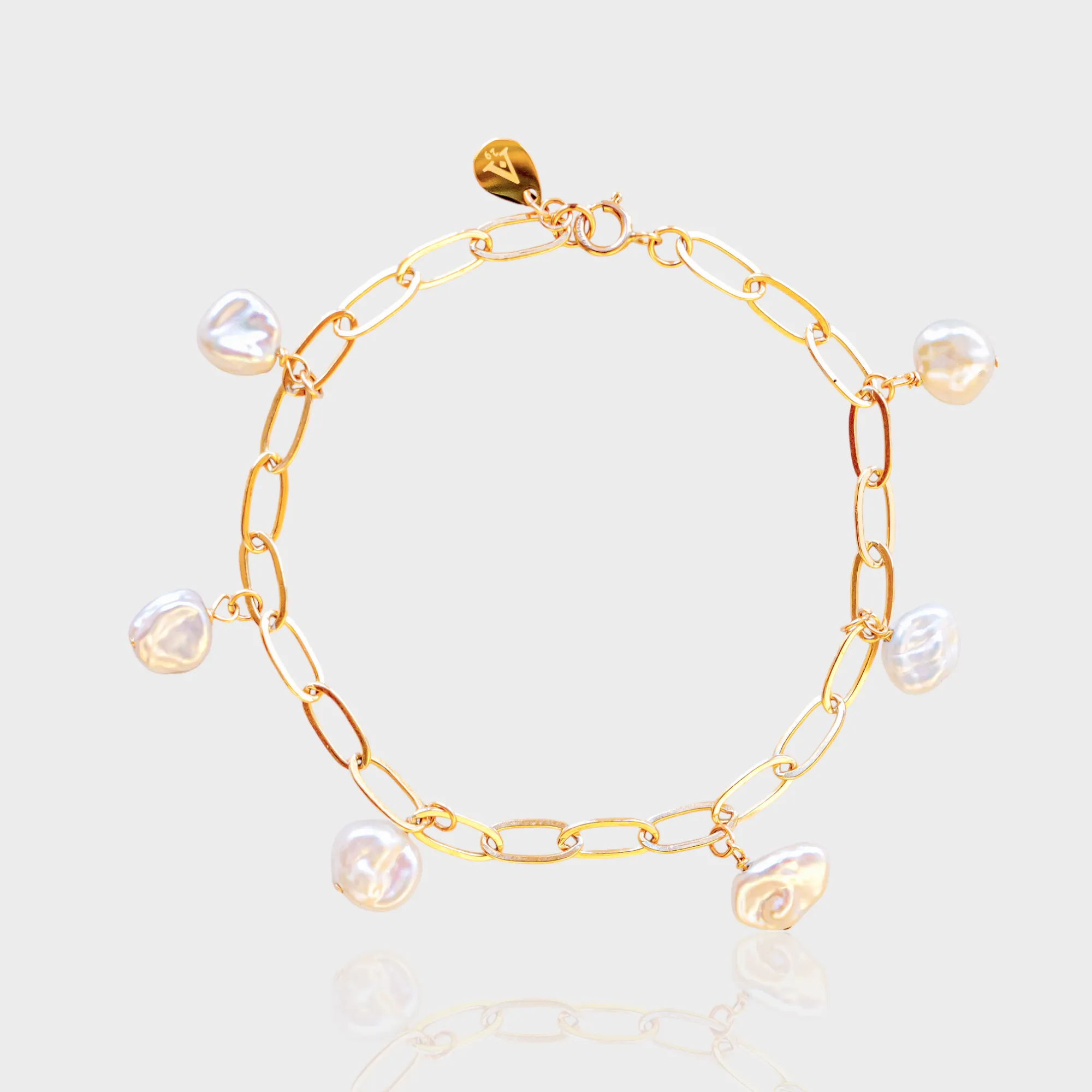 SELINE Keshi Pearl Charm Bracelet