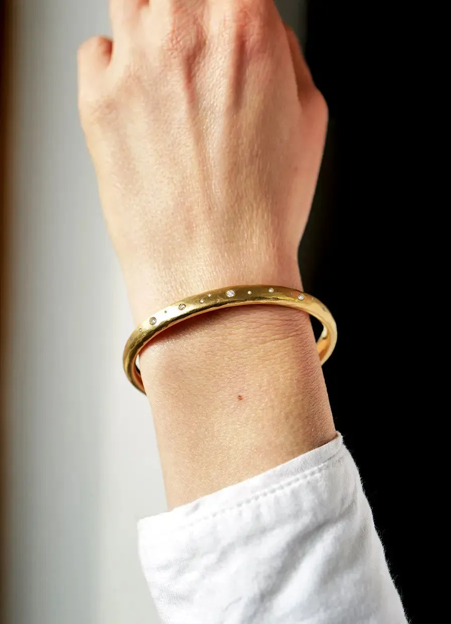 Solid 18ct Gold Hand Forged Oval Bangle